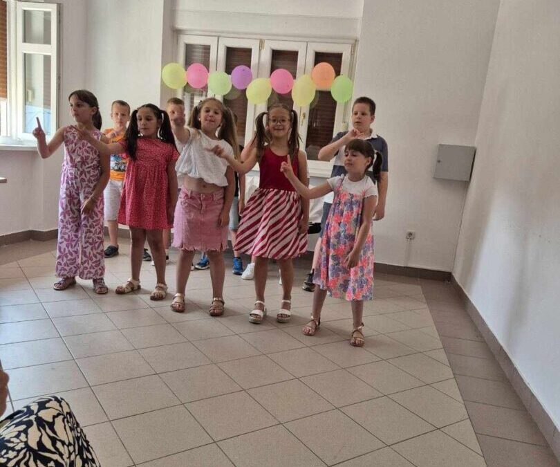 Vesela višejezična završna priredba malih Šušnjevaca