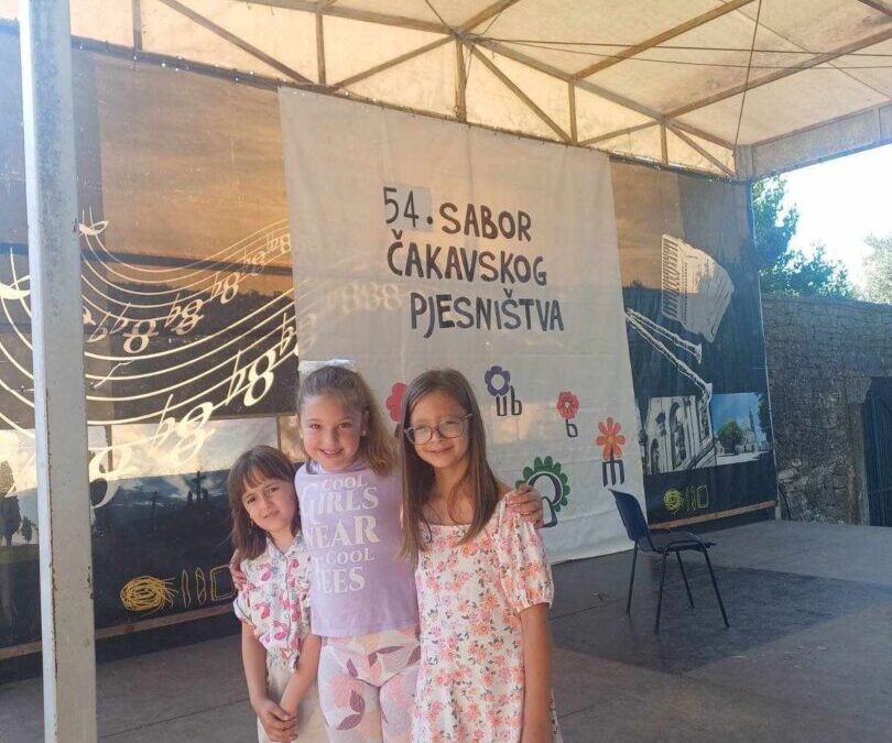 Posebno pohvaljene učenice s natječaja “Di ca slaje zvoni”