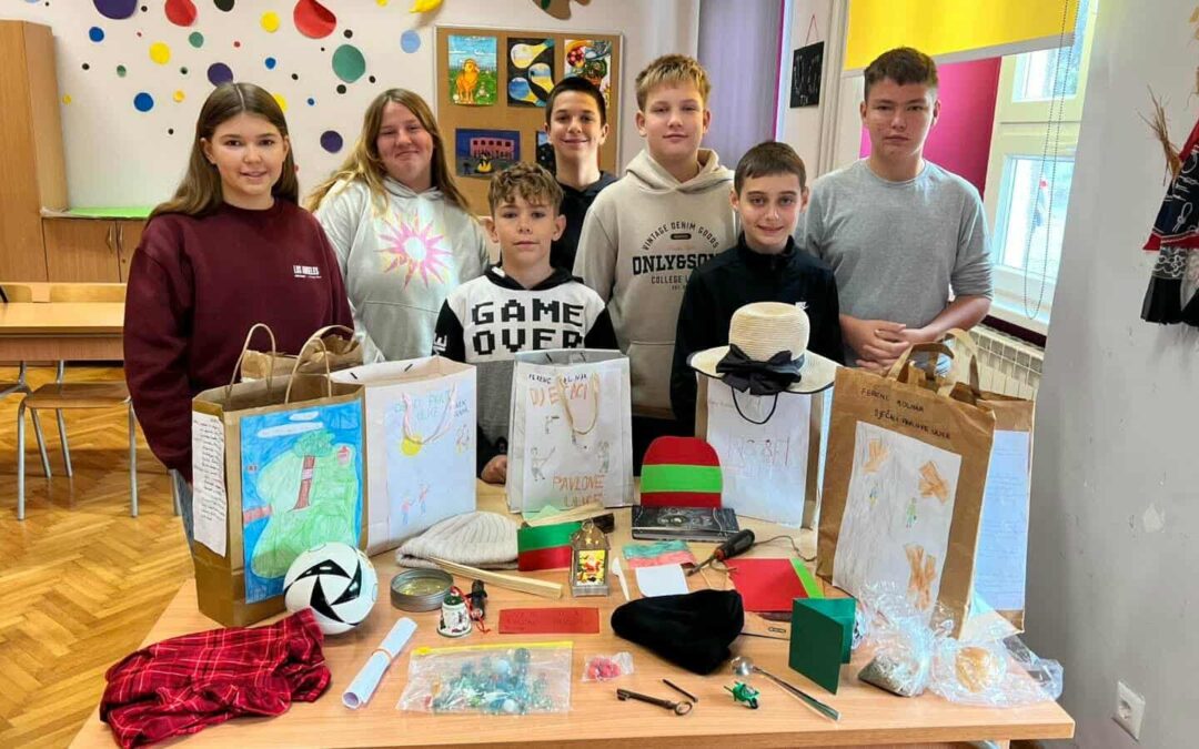 Mali junaci velikih priča – šestaši prezentirali lektiru u vrećici