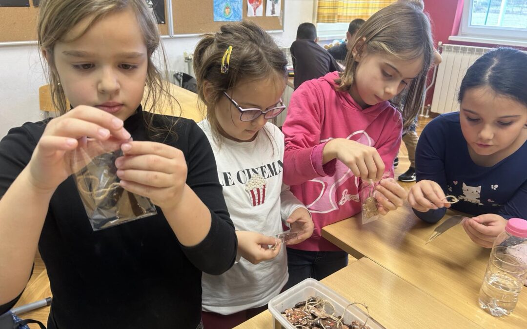 Izrada božićnih ukrasa u produženom boravku