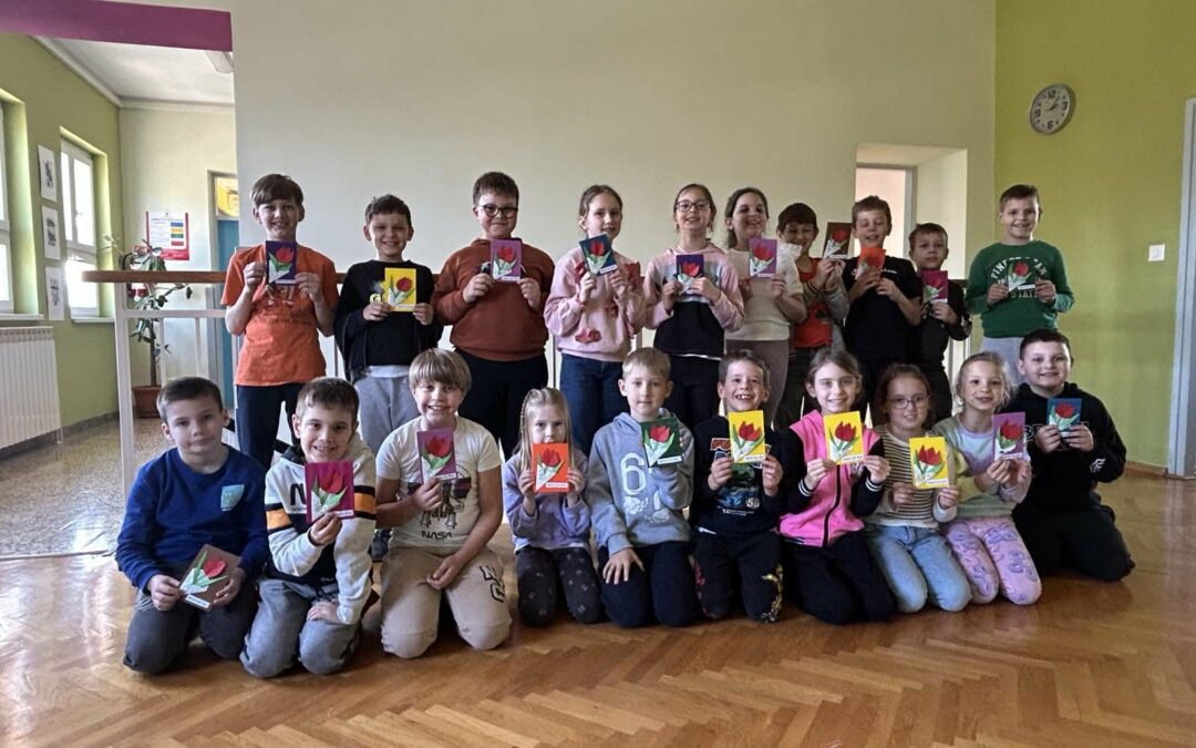 Predivne cvjetne čestitke učenika Produženog boravka za Dan žena