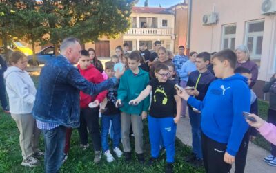 Naši učenici upoznali i zaigrali staru tradicijsku igru – pljočkanje